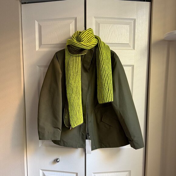 Bi-color wool scarf - Picture 8 of 8